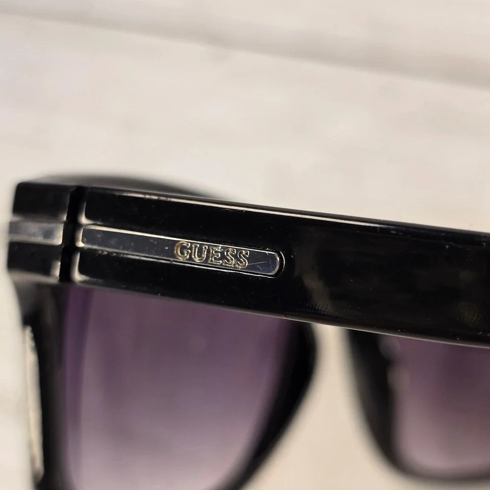 Guess GUF 128 BLK-35A Sunglasses Black Rectangular Frame Silver Logo 56-18-140